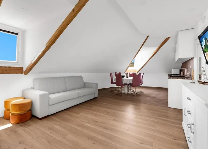 Luxury Dante With Terrace شقة