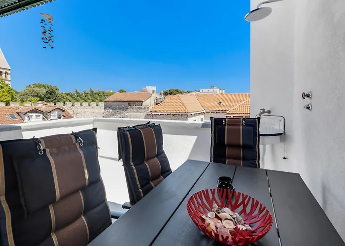 Luxury Dante With Terrace شقة *
